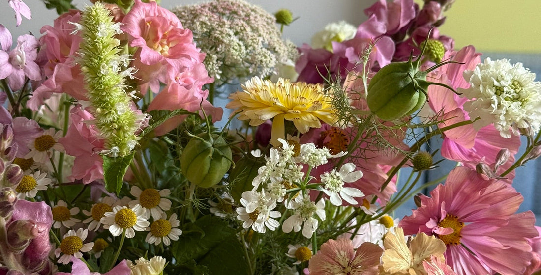 TIPS OG TRICKS TIL AT BLOMSTERNE HOLDER LÆNGE I VASEN